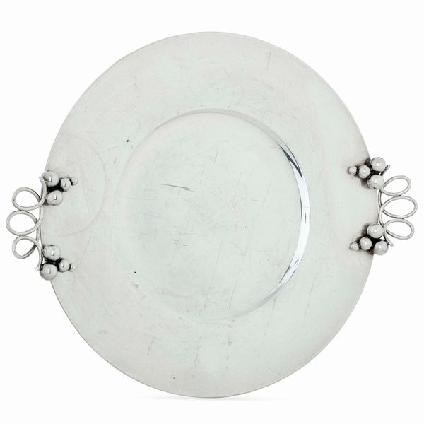 Centrotavola. Argenteria artistica milanese. Argentiere Arrigo Finzi. Marchio con fascio littorio in uso dal 1935 al 1945. Marchio incusso SANT'ELIA  - Asta Argenti da Collezione | Antichi - Associazione Nazionale - Case d'Asta italiane