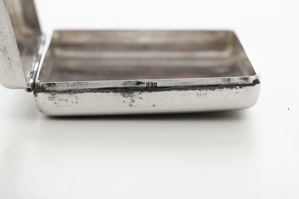 Scatola. Maestro orafo Mario Buccellati per Gabriele d'Annunzio. Milano, 1920-1930 ca. <BR>Sulla fascia interna incisa la scritta Mastro Paragon Coppella - orafo del Vittoriale e sotto il coperchio incisa firma Gabriele d'Annunzio  - Asta Argenti da Collezione | Antichi - Associazione Nazionale - Case d'Asta italiane