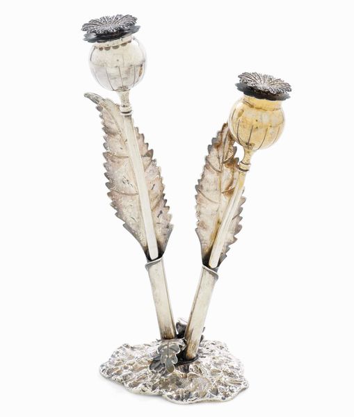 Sale e pepe a forma di fiore di papavero. Argentiere Ilario Pradella, Milano, per Mario Buccellati, Italia XX secolo  - Asta Argenti da Collezione | Antichi - Associazione Nazionale - Case d'Asta italiane