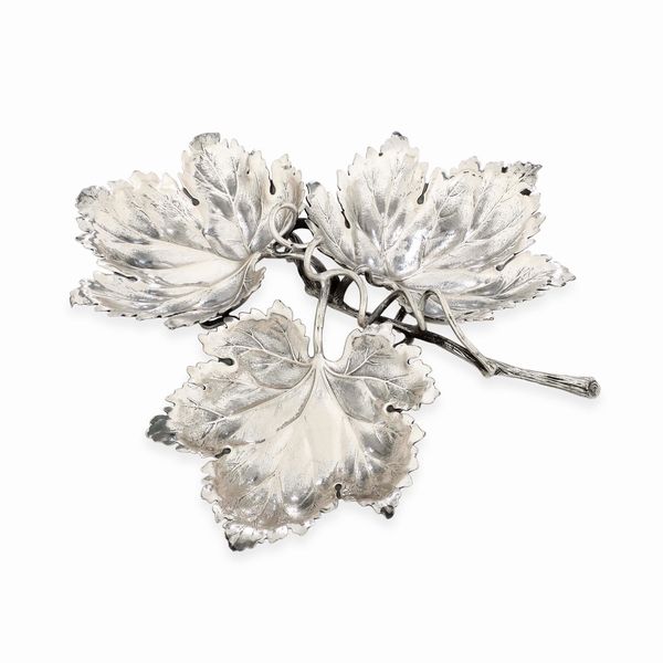 Centrotavola a tre foglie. Argentiere Clementi, Bologna per Maison Gianmaria Buccellati. Italia XX-XXI secolo  - Asta Argenti da Collezione | Antichi - Associazione Nazionale - Case d'Asta italiane