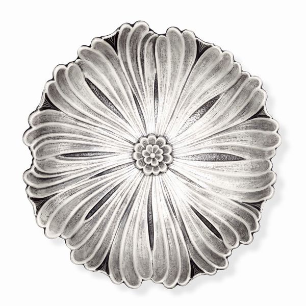 Grande ciotola a fiore. Argentiere Clementi, Bologna per Maison Gianmaria Buccellati. Italia XX-XXI secolo. Con custodia  - Asta Argenti da Collezione | Antichi - Associazione Nazionale - Case d'Asta italiane