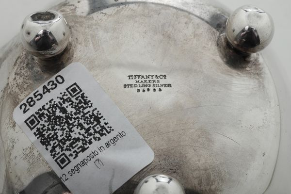 Ciotola Tiffany, Usa, XX secolo<BR>Foglia. Argentiere Clementi, Bologna per Gianmaria Buccellati, Italia, XX secolo <BR>e conchiglia rivestita in argento, manifattura del XX-XXI secolo  - Asta Argenti da Collezione | Antichi - Associazione Nazionale - Case d'Asta italiane