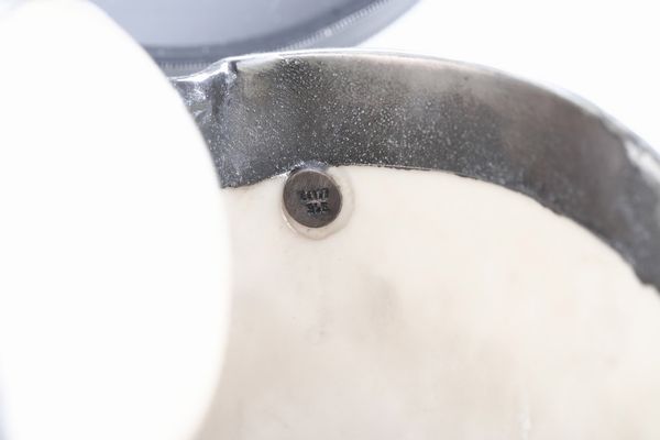 Ciotola Tiffany, Usa, XX secolo<BR>Foglia. Argentiere Clementi, Bologna per Gianmaria Buccellati, Italia, XX secolo <BR>e conchiglia rivestita in argento, manifattura del XX-XXI secolo  - Asta Argenti da Collezione | Antichi - Associazione Nazionale - Case d'Asta italiane