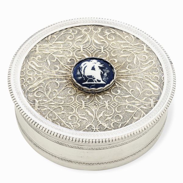 Scatolae ciotola. Argenteria artistica italiana. Argentiere Stefani, Bologna, XX secolo  - Asta Argenti da Collezione | Antichi - Associazione Nazionale - Case d'Asta italiane