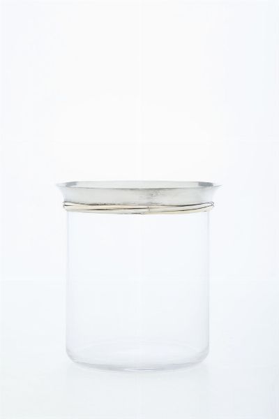 Set comprendente quattro bicchieri da viaggio e glacette. Maison Cartier Collezione Trinity Parigi, XX-XXI secolo, entro custodia originale  - Asta Argenti da Collezione | Antichi - Associazione Nazionale - Case d'Asta italiane