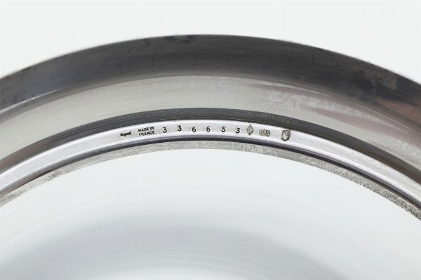 Set comprendente quattro bicchieri da viaggio e glacette. Maison Cartier Collezione Trinity Parigi, XX-XXI secolo, entro custodia originale  - Asta Argenti da Collezione | Antichi - Associazione Nazionale - Case d'Asta italiane