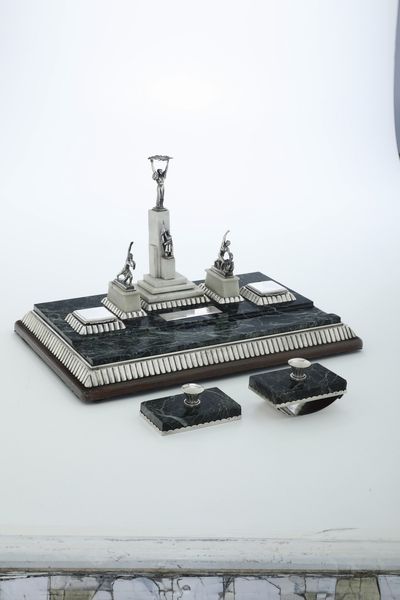 Monumentale servizio da scrittoio. Ungheria metà del XX secolo, marchi in uso dal 1937 al 1965<BR>  - Asta Argenti da Collezione | Antichi - Associazione Nazionale - Case d'Asta italiane