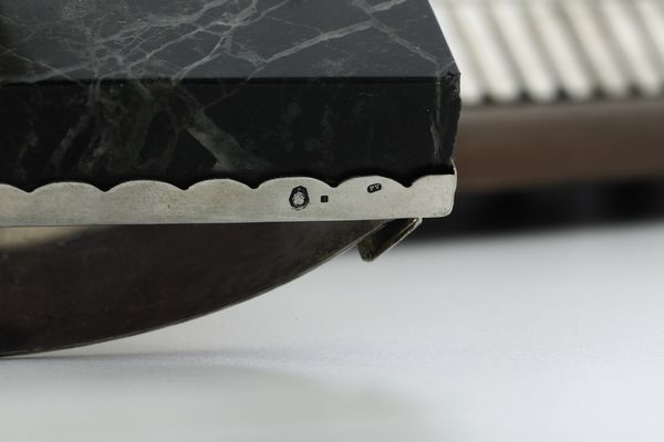 Monumentale servizio da scrittoio. Ungheria metà del XX secolo, marchi in uso dal 1937 al 1965<BR>  - Asta Argenti da Collezione | Antichi - Associazione Nazionale - Case d'Asta italiane