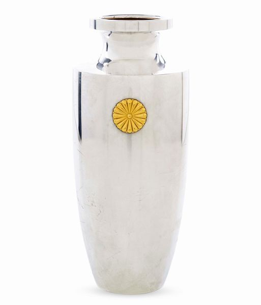 Vaso. Giappone, XX secolo, bollo 純銀 Jun Gin (argento puro)  - Asta Argenti da Collezione | Antichi - Associazione Nazionale - Case d'Asta italiane