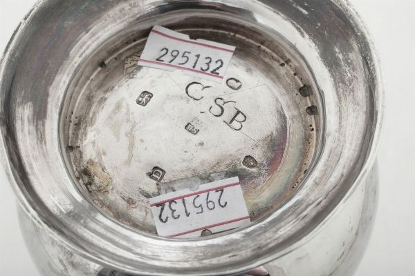 Mug. Londra 1799, marchio dell'argentiere HS entro rettangolo non identificato  - Asta Argenti da Collezione | Antichi - Associazione Nazionale - Case d'Asta italiane