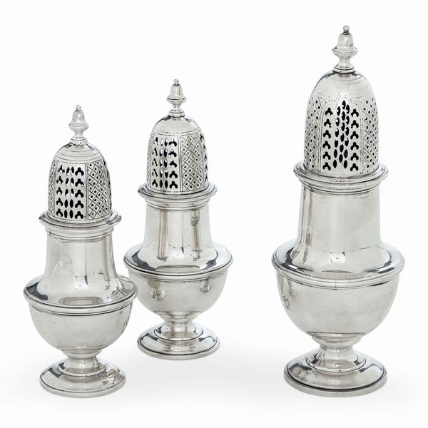 Tre spargizucchero. Londra, 1817. Marchio dell'argentiere parziale di difficile lettura  - Asta Argenti da Collezione | Antichi - Associazione Nazionale - Case d'Asta italiane