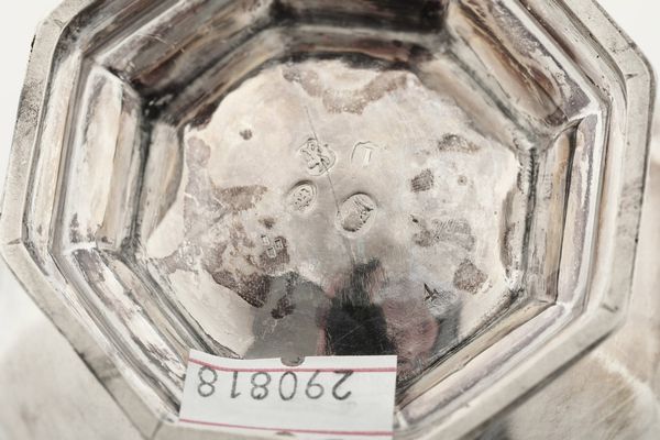 Caffettiera, Londra 1826. Marchio dell'argentiere consunto di difficile lettura  - Asta Argenti da Collezione | Antichi - Associazione Nazionale - Case d'Asta italiane