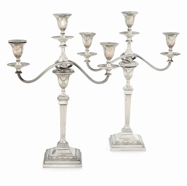 Coppia di candelabri. Città di Sheffiled 1891. Argentiere Harrison Brothers & Howson  - Asta Argenti da Collezione | Antichi - Associazione Nazionale - Case d'Asta italiane