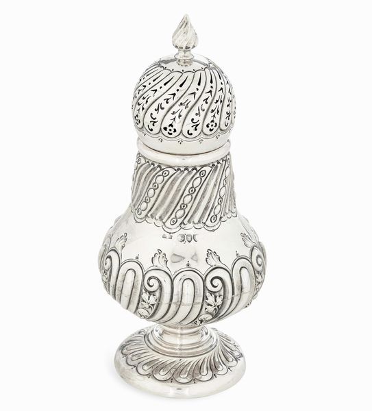 Spargizucchero. Londra 1895. Argentiere Josiah Williams & Co.  - Asta Argenti da Collezione | Antichi - Associazione Nazionale - Case d'Asta italiane