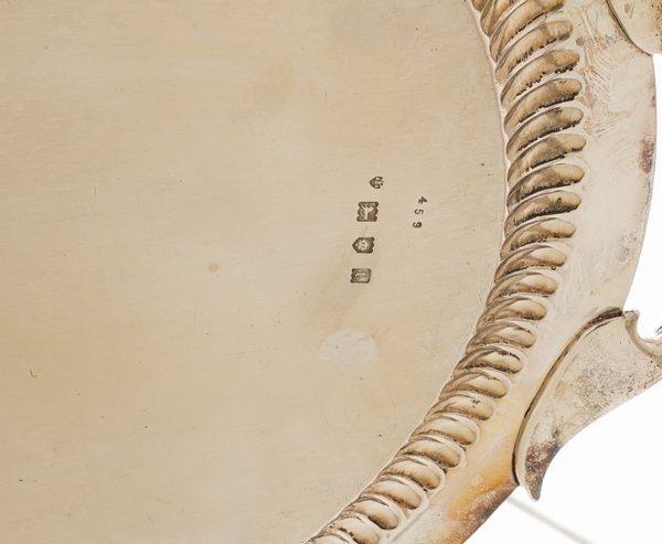 Grande vassoio. Londra 1914, argentiere Edward Barnard & Sons  - Asta Argenti da Collezione | Antichi - Associazione Nazionale - Case d'Asta italiane