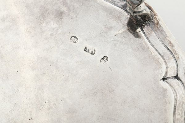 Coppia di salver. Dublino XVIII secolo  - Asta Argenti da Collezione | Antichi - Associazione Nazionale - Case d'Asta italiane