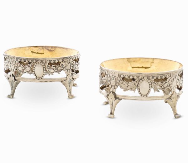 Coppia di saliere. Probabilmente Germania XVIII-XIX secolo  - Asta Argenti da Collezione | Antichi - Associazione Nazionale - Case d'Asta italiane