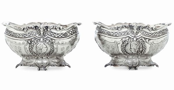 Coppia di ciotole. Manifattura europea del XIX secolo, probabilmente Hanau. Marchi per le merci importate della città di Londra per l'anno 1896  - Asta Argenti da Collezione | Antichi - Associazione Nazionale - Case d'Asta italiane