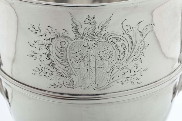 Coppa biansata. Dublino XVIII secolo. Marchio dell'argentiere RW (non identificato)  - Asta Argenti da Collezione | Antichi - Associazione Nazionale - Case d'Asta italiane
