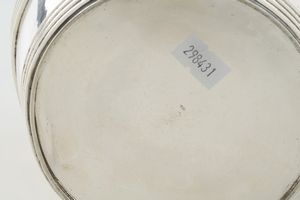 Brocca a forma di botte. Lucerna XIX secolo. Probabilmente fu realizzata nel 1831 da Johann Bossard (1806-1869)  - Asta Argenti da Collezione | Antichi - Associazione Nazionale - Case d'Asta italiane