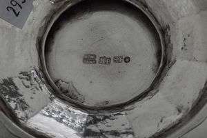 Coppa biansata. San Pietroburgo 1858. Marchi del saggiatore A N e dell'argentiere M P (non identificati)  - Asta Argenti da Collezione | Antichi - Associazione Nazionale - Case d'Asta italiane