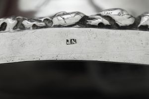 Coppia di candelieri. Napoli, XIX secolo. Marchio dell'argentiere N.P. (non identificato)  - Asta Argenti da Collezione | Antichi - Associazione Nazionale - Case d'Asta italiane