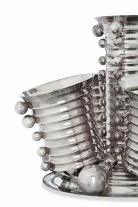 Monumentale centrotavola. Argenteria artistica milanese del XX secolo, marchio con fascio littorio in uso dal 1935 al 1945. Argentiere Luigi Diani  - Asta Argenti da Collezione | Antichi - Associazione Nazionale - Case d'Asta italiane