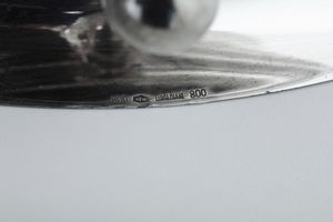 Monumentale centrotavola. Argenteria artistica milanese del XX secolo, marchio con fascio littorio in uso dal 1935 al 1945. Argentiere Luigi Diani  - Asta Argenti da Collezione | Antichi - Associazione Nazionale - Case d'Asta italiane