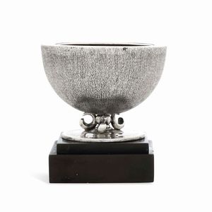 Coppa trofeo. Argenteria artistica milanese prima metà del XX secolo. Argentiere Eros Genazzi  - Asta Argenti da Collezione | Antichi - Associazione Nazionale - Case d'Asta italiane