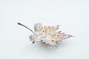 Ciotola a foglia. Argentiere Ilario Pradella, Milano, per Mario Buccellati. Italia XX-XXI secolo  - Asta Argenti da Collezione | Antichi - Associazione Nazionale - Case d'Asta italiane