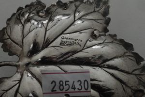 Ciotola Tiffany, Usa, XX secolo<BR>Foglia. Argentiere Clementi, Bologna per Gianmaria Buccellati, Italia, XX secolo <BR>e conchiglia rivestita in argento, manifattura del XX-XXI secolo  - Asta Argenti da Collezione | Antichi - Associazione Nazionale - Case d'Asta italiane