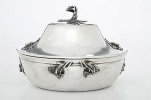 Zuppiera. Argenteria artistica milanese del XX-XXI secolo. Argentiere Gabriele de Vecchi per Teghini, Firenze  - Asta Argenti da Collezione | Antichi - Associazione Nazionale - Case d'Asta italiane