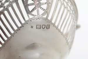 Cestino. Londra 1901. Marchio dell'argentiere parziale di difficile lettura  - Asta Argenti da Collezione | Antichi - Associazione Nazionale - Case d'Asta italiane