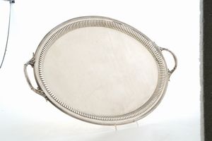 Grande vassoio. Londra 1914, argentiere Edward Barnard & Sons  - Asta Argenti da Collezione | Antichi - Associazione Nazionale - Case d'Asta italiane