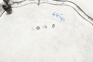 Coppia di salver. Dublino XVIII secolo  - Asta Argenti da Collezione | Antichi - Associazione Nazionale - Case d'Asta italiane