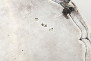 Coppia di salver. Dublino XVIII secolo  - Asta Argenti da Collezione | Antichi - Associazione Nazionale - Case d'Asta italiane