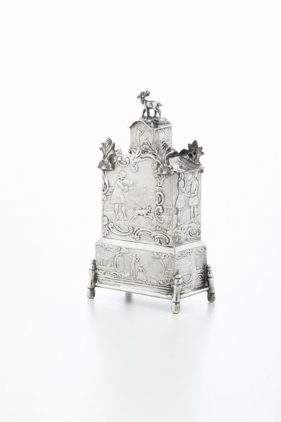 Scatola di foggia architettonica. Germania, Hanau XIX-XX secolo  - Asta Argenti da Collezione | XX secolo - Associazione Nazionale - Case d'Asta italiane