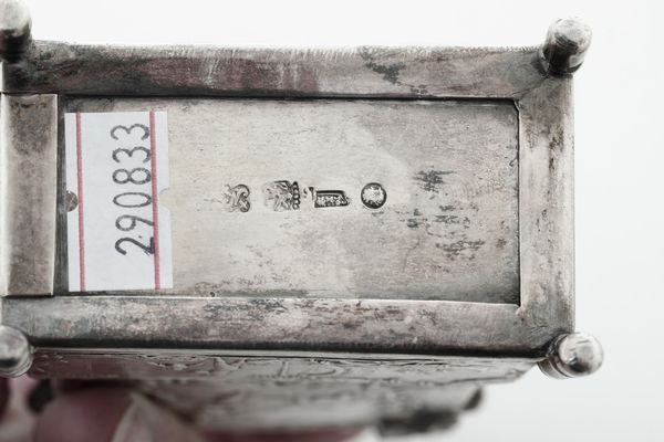 Scatola di foggia architettonica. Germania, Hanau XIX-XX secolo  - Asta Argenti da Collezione | XX secolo - Associazione Nazionale - Case d'Asta italiane