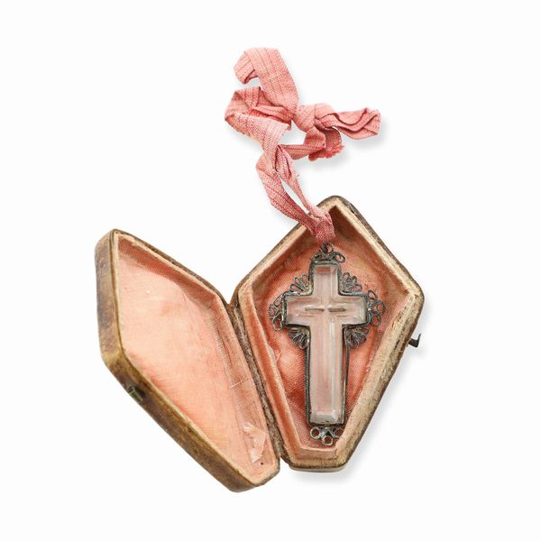 Croce stauroteca entro custodia in pelle impressa. Oreficeria del XVIII secolo  - Asta Argenti da Collezione | XX secolo - Associazione Nazionale - Case d'Asta italiane