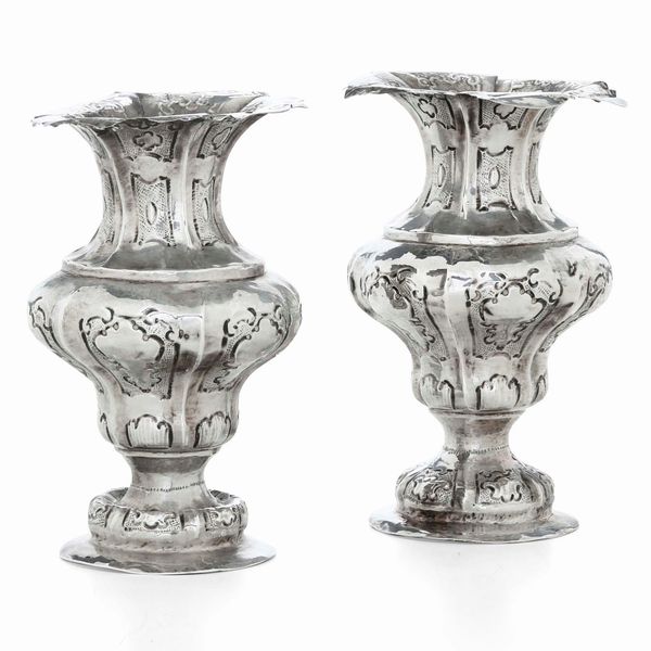 Due portapalme. Venezia, XVIII secolo. Marchio dell'argentiere non identificato  - Asta Argenti da Collezione | XX secolo - Associazione Nazionale - Case d'Asta italiane