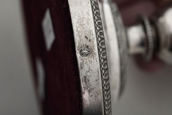 Coppia di candelieri. Milano XIX secolo. Marchio dell'argentiere (non identificato)  - Asta Argenti da Collezione | XX secolo - Associazione Nazionale - Case d'Asta italiane