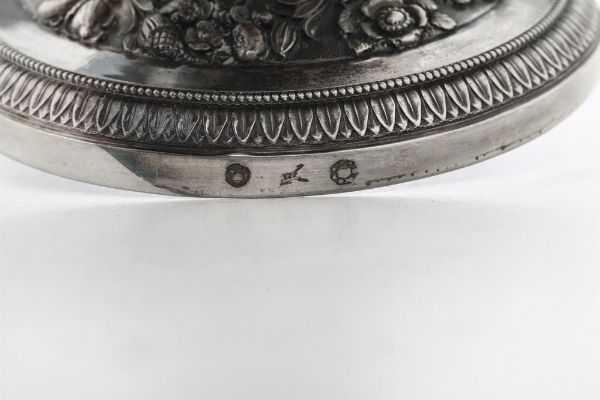 Tazza da puerpera. Milano, prima metà del XIX secolo. Argentiere Sciomachen  - Asta Argenti da Collezione | XX secolo - Associazione Nazionale - Case d'Asta italiane