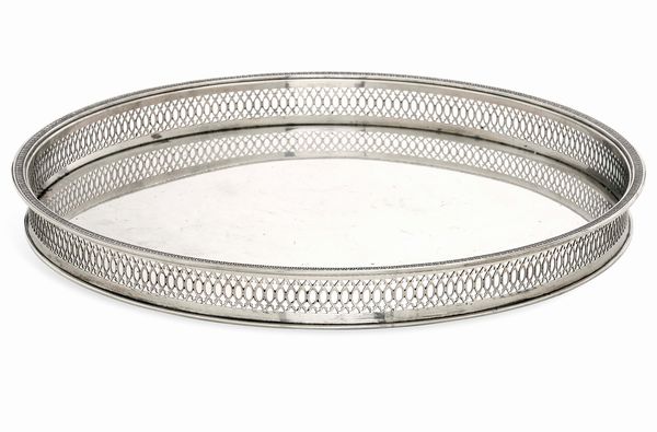 Vassoio con bordo a ringhiera. Argenteria veneta del XIX secolo  - Asta Argenti da Collezione | XX secolo - Associazione Nazionale - Case d'Asta italiane