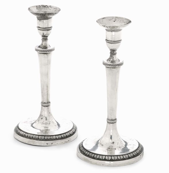 Coppia di candelieri. Roma, XIX secolo. Maestri argentiere Pietro Paolo Spagna (1817-1861)  - Asta Argenti da Collezione | XX secolo - Associazione Nazionale - Case d'Asta italiane
