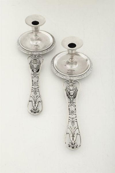 Coppia di palmatorie. Roma, fine del XVIII secolo. Marchio dell'argentiere D B entro rettangolo (non identificato)  - Asta Argenti da Collezione | XX secolo - Associazione Nazionale - Case d'Asta italiane