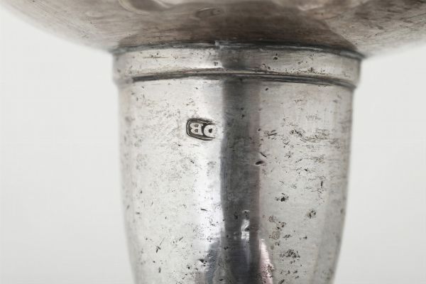 Coppia di palmatorie. Roma, fine del XVIII secolo. Marchio dell'argentiere D B entro rettangolo (non identificato)  - Asta Argenti da Collezione | XX secolo - Associazione Nazionale - Case d'Asta italiane