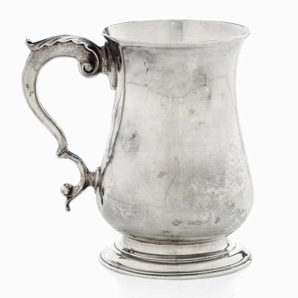 Mug. Londra 1768, marchio dell'argentiere I.S con due asterischi (non identificato)  - Asta Argenti da Collezione | XX secolo - Associazione Nazionale - Case d'Asta italiane