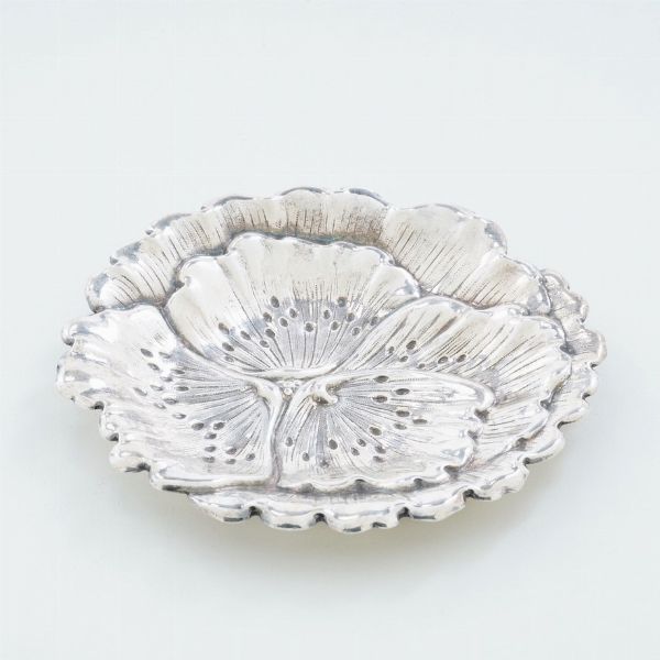 Ciotola a fiori. Argenteria milanese del XX-XXI secolo. Firma incussa e marchio di Mario Buccellati  - Asta Argenti da Collezione | XX secolo - Associazione Nazionale - Case d'Asta italiane