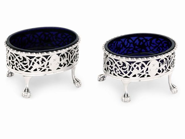 Coppia di saliere. Londra 1774, argentiere Robert Hennel  - Asta Argenti da Collezione | XX secolo - Associazione Nazionale - Case d'Asta italiane