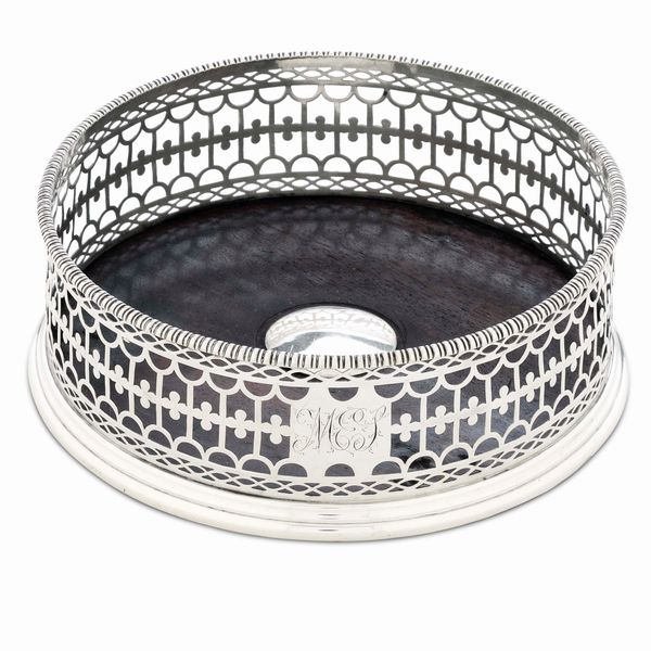 Sottobottiglia. Londra, 1775. Argentiere Robert Hennel I  - Asta Argenti da Collezione | XX secolo - Associazione Nazionale - Case d'Asta italiane